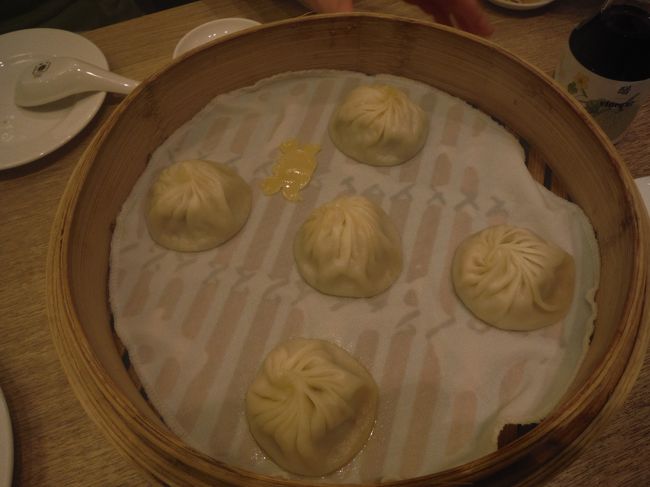 カニミソ小龍包も久しぶりに注文してみました☆<br /><br />カニミソのこってり感も良いよね！