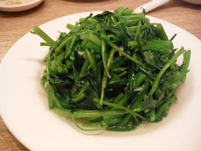 空芯菜炒めもオーダーしました。<br /><br />緑色が鮮やかですね☆<br />あっさり味でいくらでも食べれちゃうなぁ。