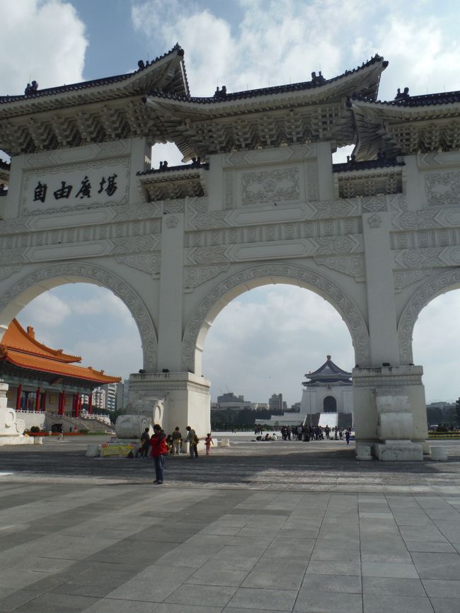 中正紀念堂を満喫した後は、いよいよ今回の旅行のメインイベント、迪化街（問屋街）でショッピングです☆