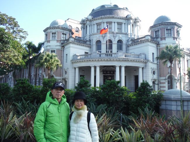 休憩後、ちょっとお腹が空いたので阜杭豆漿もある善導寺エリアに。<br /><br />途中、監察院の前でパチリ☆