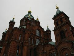 フェリー乗り場からすぐの場所にあるウスペンスキー寺院。
赤レンガ造りで高台の上にあるので、目立ちます。