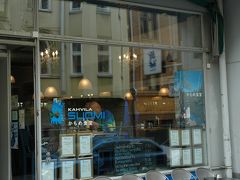 かもめ食堂のロケ地、「カハヴィラ・スオミ」！
映画よりも大衆的な感じ。
満席だったので席を予約し、トラムに乗ってストックマンで時間をつぶしました。