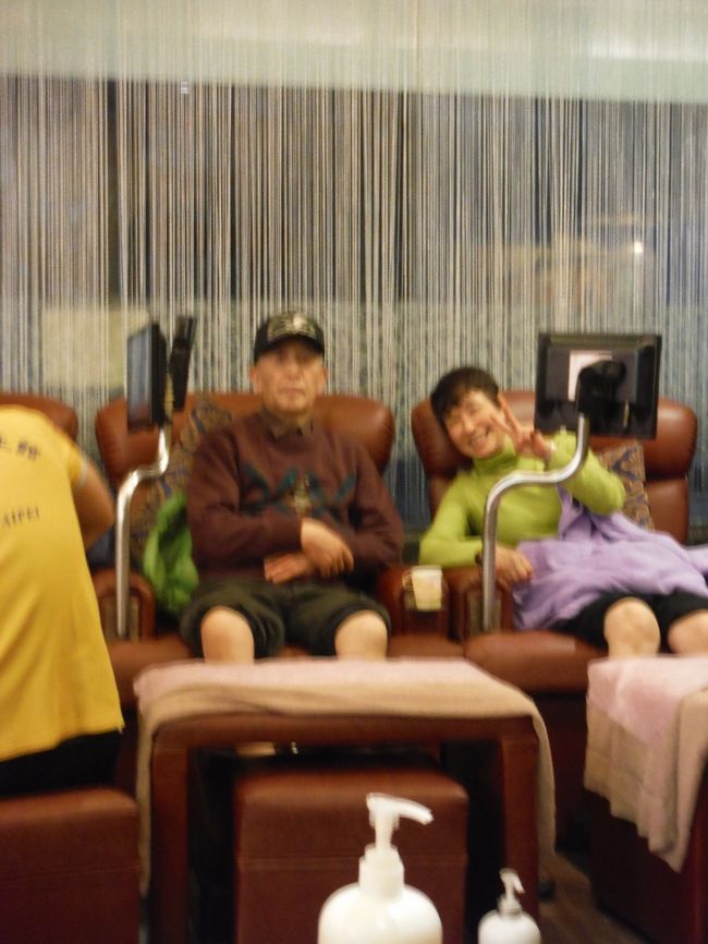 両親も満足そうで何より☆<br /><br />足湯の後みっちり揉んでもらったおかげで、４人とも見違えるように足が軽くなりました(^-^)