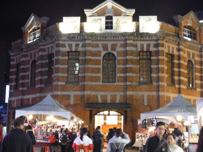 足つぼマッサージでフットワークが軽くなったところで、西門エリアに。<br /><br />西門はいつ行っても若い人で賑わってますね☆