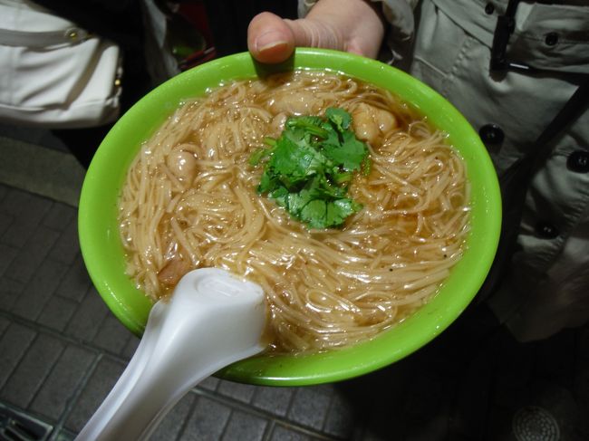 西門に行ったらコレは外せませんね。<br /><br />阿宗麺線☆<br /><br />中に入ってるモツを口の中でじらして、じらして・・・・<br />最後に飲み込む、あの幸福感☆