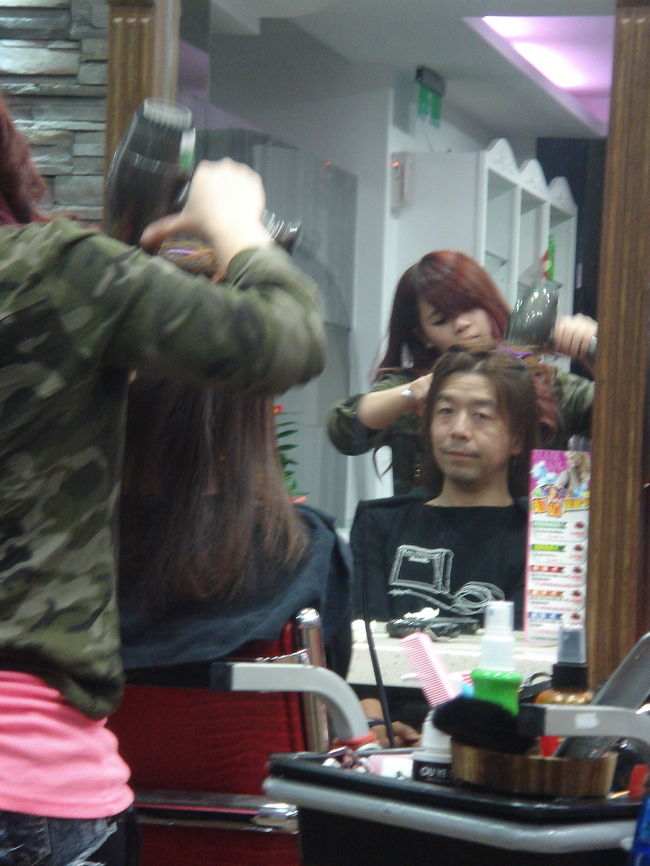 最後にブローをしてもらって完了です☆<br /><br />ビックリするくらい髪がサラッサラになりますよ！<br /><br /><br /><br />この後ホテルに戻り、僕たち夫婦の２日目が終了しました。