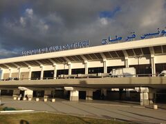 チュニスカルタージュ空港に到着です。