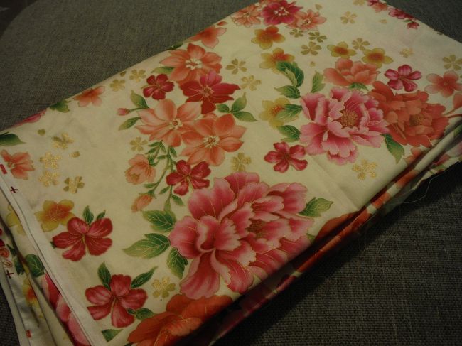 迪化街の永楽市場で購入した花布☆<br /><br />台湾らしい絵柄ですよね。