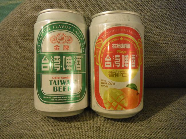 ホテル近くのセブンで購入した台湾ビール☆<br /><br />寝酒用で普通のとマンゴー味を(^-^)