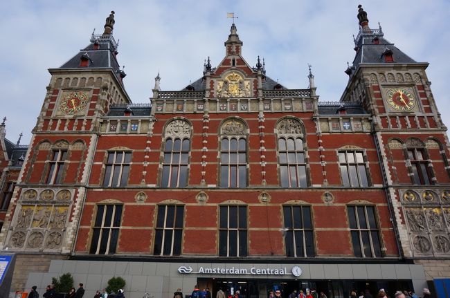 アムステルダム中央駅<br />東京駅のモデルになったとガイドブックに書いてました。