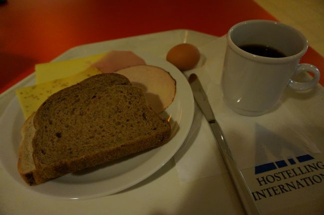 朝食付きで２泊で40.69ユーロ（この時のレート1EUR/146JPY)<br />1泊3,000円くらい。<br />早朝から遅くまで行動するつもりで<br />ホテルでゆっくりする事もないからと<br />初日・２日は節約でユースにしました。<br />