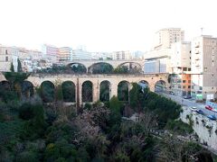 手前が18世紀に建てられた一番古いPonte dei Cappuccini、奥がPonte Pennavaria