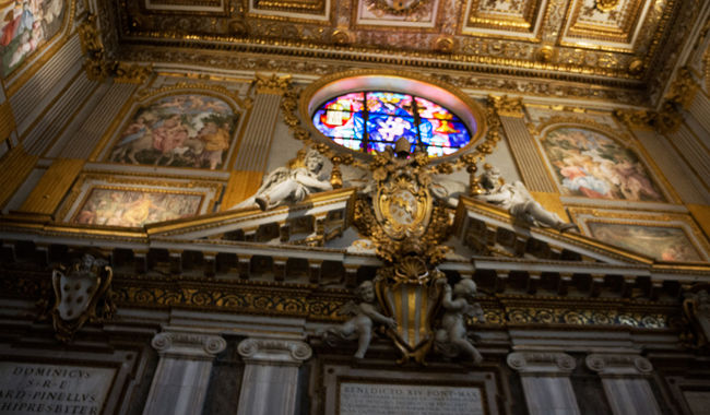 見上げたらいつも重厚。