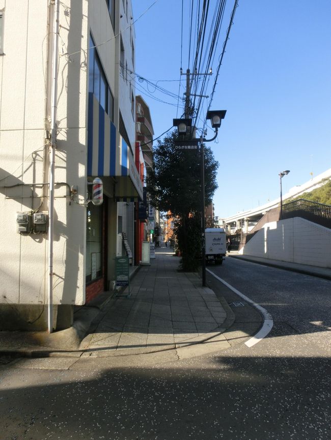 左に曲がった所の風景