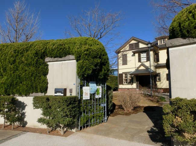 本来の正面玄関。<br />正式な道を来るとここに着きます