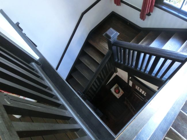 ２階から見た階段