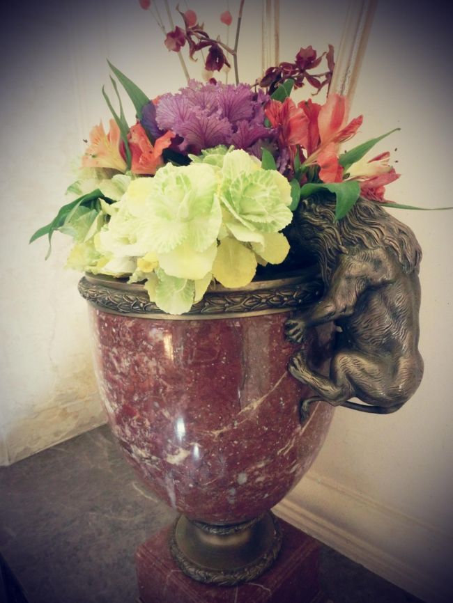 この花瓶…何でこういうモチーフなんだろう