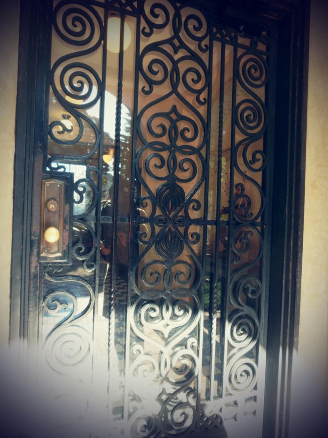 入口。<br />格子がかなり凝っててオシャレです