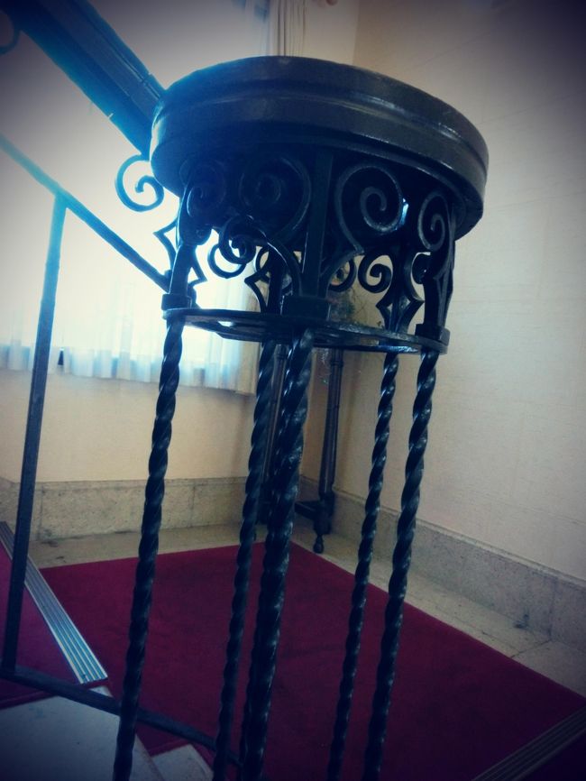 階段の手すり一つとっても芸術です