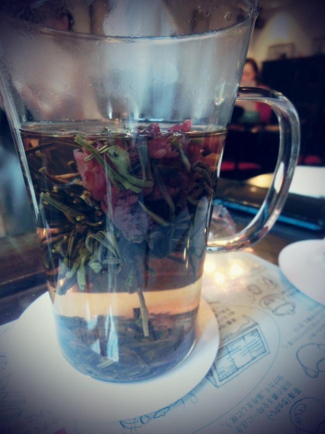 友人は日替わり造形茶<br />この日は「カーネーション」だそうです♪<br />少しづつ開いていく華が綺麗