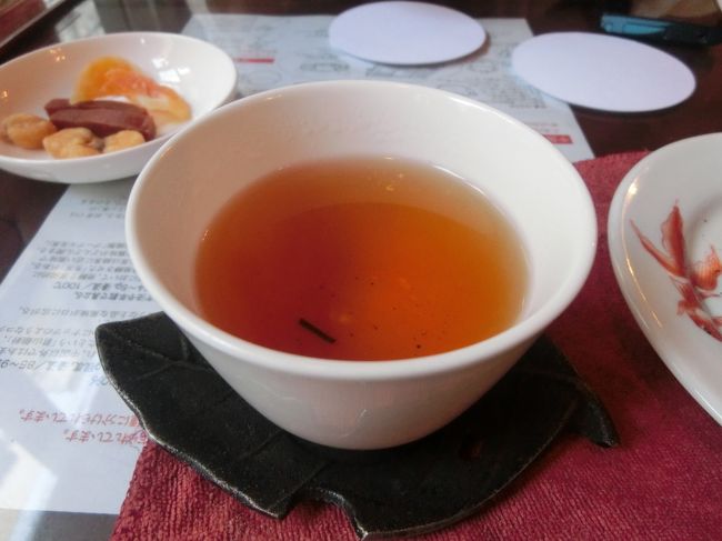 八宝茶。色的にも紅茶みたいですよね。