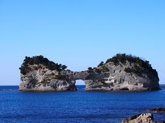 旅館を10時にチェックアウトして
白浜の定番観光へ

まずは円月島。