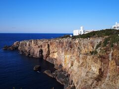 続いて三段壁。

お天気がよくて海の青さと青空が気持ちいい！