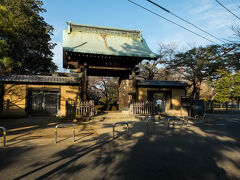 世田谷八幡宮をあとに、世田谷線をはさみ反対側へ。
５分ほど歩くと豪徳寺に到着。