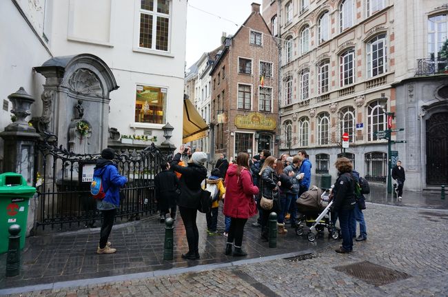 何やら人だかり・・・・