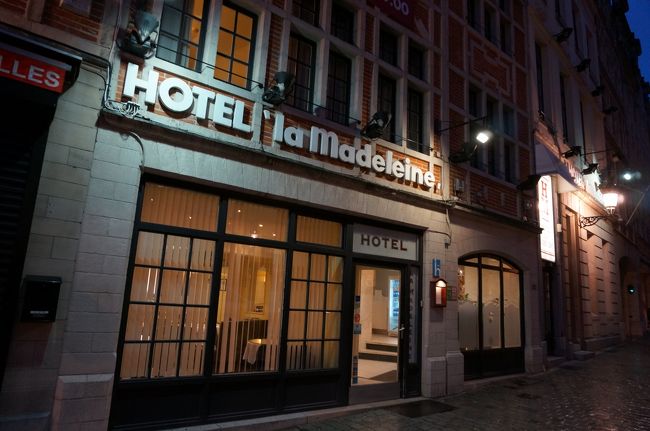 ３日間はこちらの「ホテルマドレーヌ」<br />グランプラスから徒歩３分ほど、駅から５分と<br />好立地。<br />３泊朝食付で149.70ユーロでした。（日本で予約してました。）