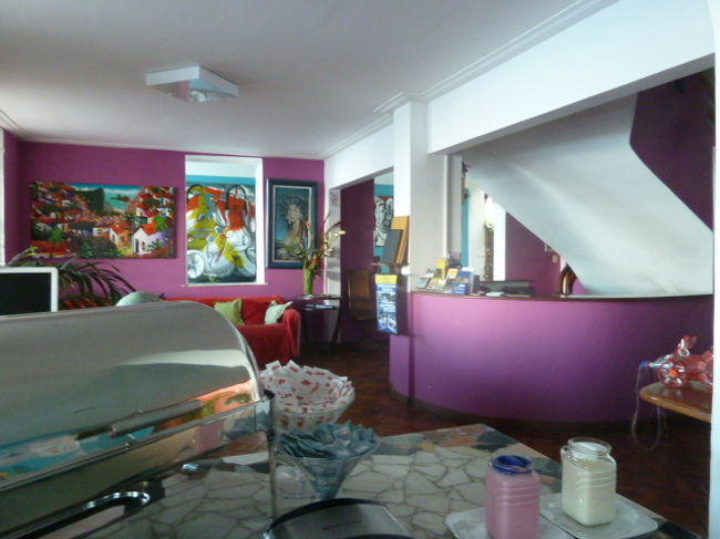 潮風が吹き抜ける<br />ロビー<br />ただ、インターネットが故障で<br />隣の<br />ネットカフェへ<br />