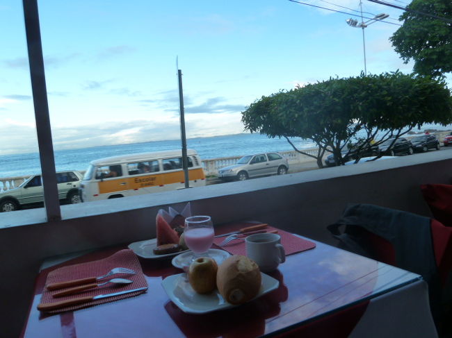 海を眺めながら<br />朝食