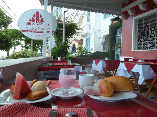 海岸道路に面した<br />ホテルのレストラン