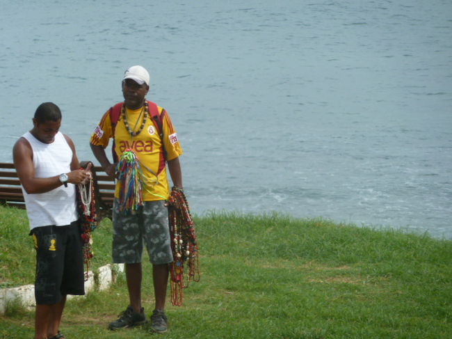 お土産売りの御兄さん