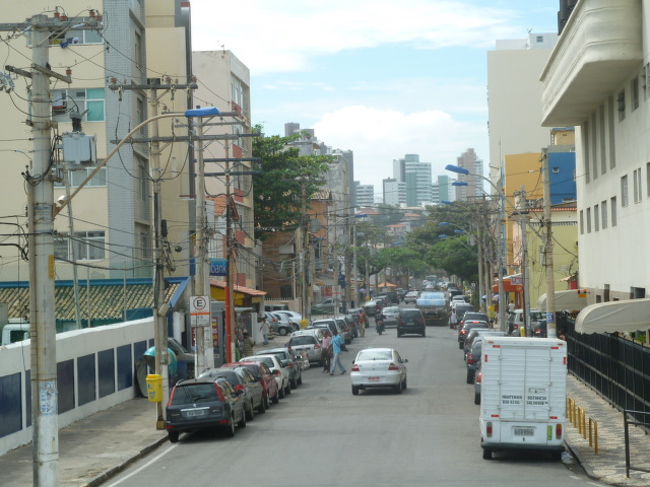 旧市街には、<br />高層ビルも