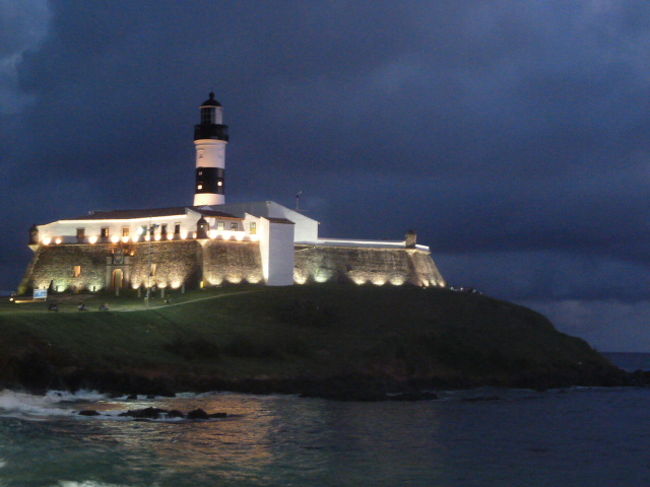 アフリカ大陸最西端　セネガル　ダカールに　ベルデ岬<br />南米大陸最東端　サンロケ岬<br />このサンロケ岬からリオデジャネイロまで、1直線。<br />ただ、1ケ所だけ、くぼんでいる場所が、諸聖人の湾。<br />