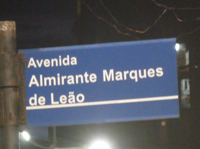 標識は、ポルトガル語