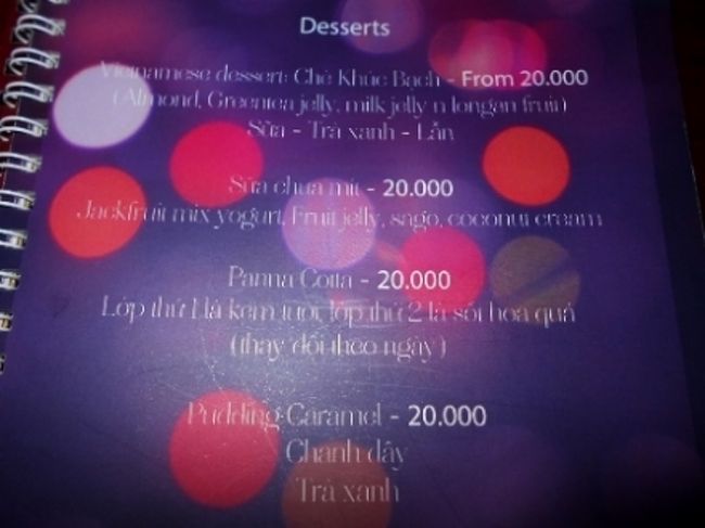 でも、メニューはかわいい♪<br />なんだろう、このギャップは。<br /><br />そして、目的の<br />Che Khuc Bac(チェー・フック・バック）と<br />Pudding Caramel(プディング・キャラメル）を<br />注文してみました。<br />