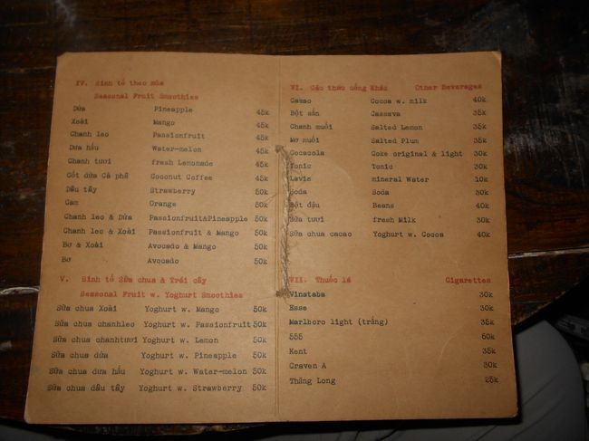 年季の入ったメニューですなあ。<br /><br />私たちは、今夜はコーヒーは控えました。