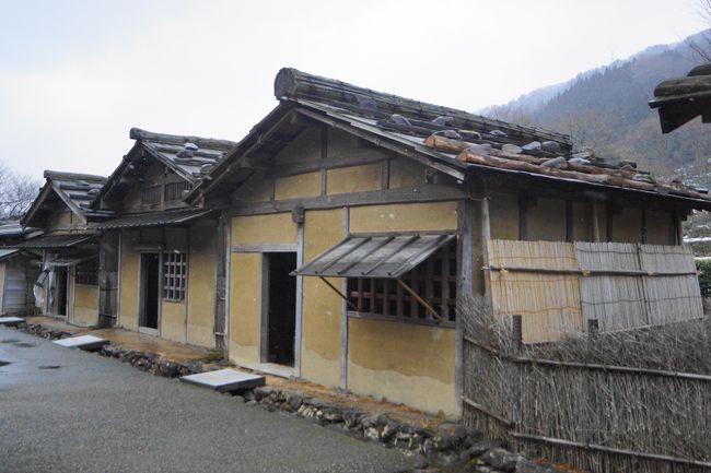 10軒の町屋が復元され、裏庭、井戸、厠なども再現されています。