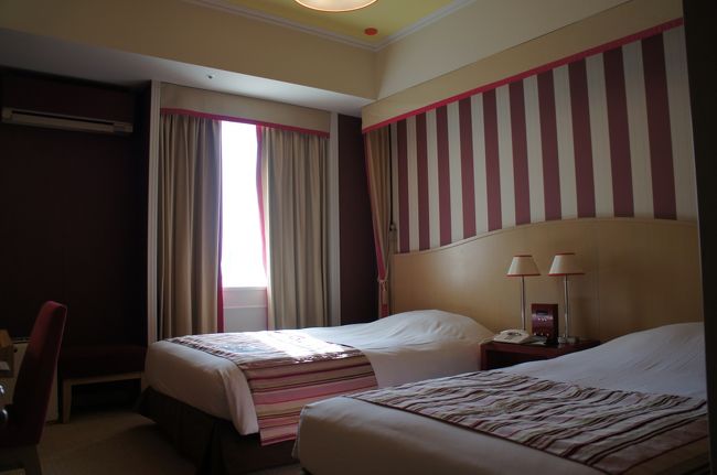 のぞみで東京から京都まで。<br />まずは伊右衛門サロンでランチした後、ホテルモントレーにチェックインして観光に。<br />モントレーはカワイイ内装でした。