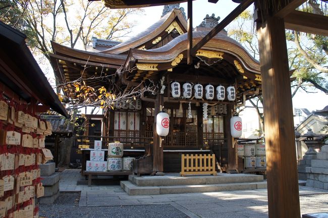 安井金毘羅宮。<br />お着物で願掛けで石をくぐっている人もいました。<br />執念ですね・・。