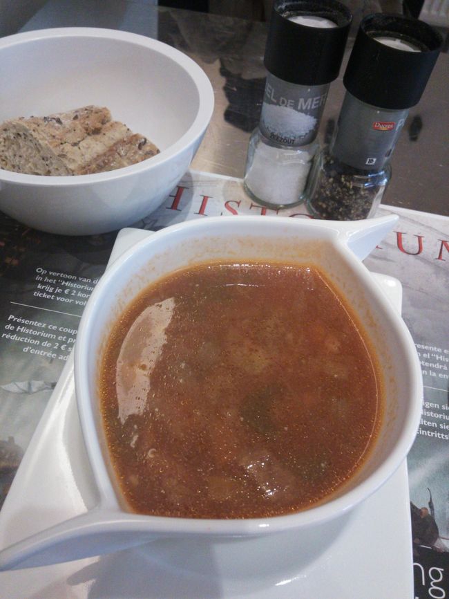 本日のコース<br /><br />スープはミネストローネ。<br />結構ぼりゅーみーで美味しい!!