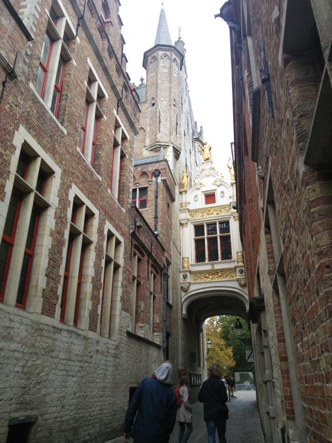 再び広場に戻ると市場は撤収ぎみ。