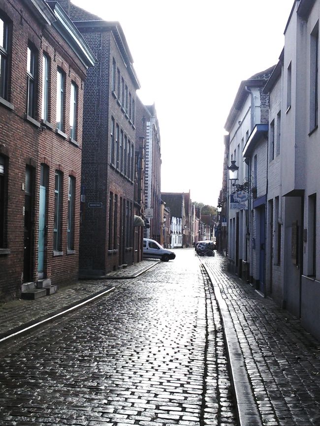 さて、ボートからおりたら再び散策。<br />ちょっと雨が降りました。