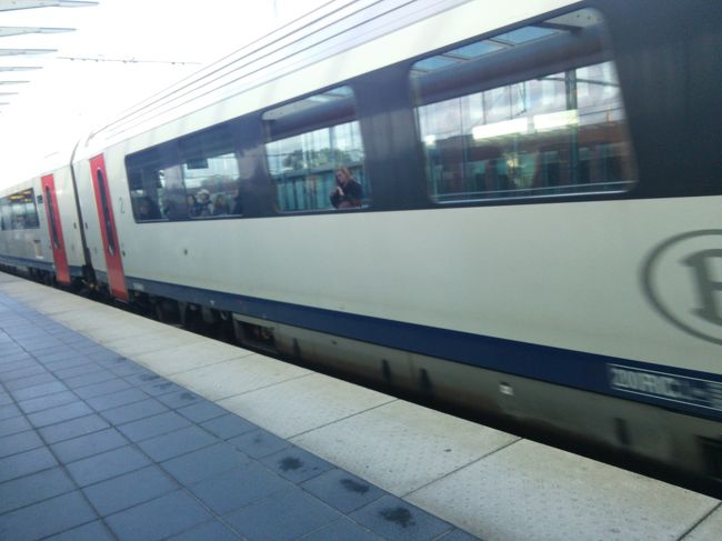 再び電車にのりこみます。<br /><br />本当にレールパスにしててよかった。<br /><br />好きな時間、好きなときに乗れる。<br />切符を買う煩わしさもないし。<br /><br />そして、昨日急遽行こうと思い立っても自由自在♪<br />