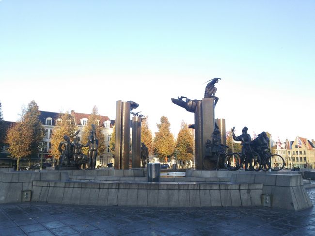 さらにテクテク…<br /><br />広場に着きました。