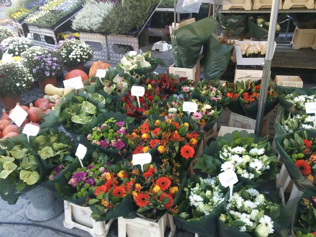 きっと、ブルージュの中心地に到着。<br /><br />わーーーい！市場だーーっ！！<br /><br />急にテンション上がりました(笑)