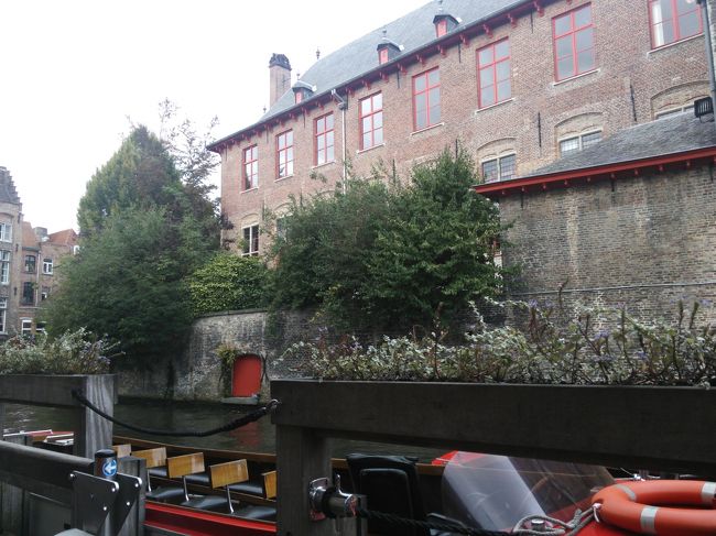 一番上から見たあとは<br />ボートにのって川沿いの景色を楽しみます♪