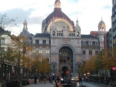 そんなこんなで、
あっという間にアントワープ着。